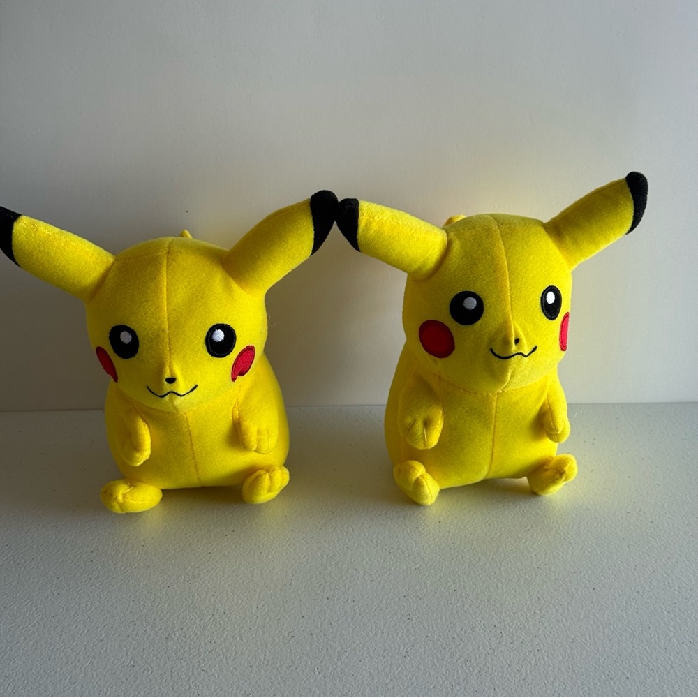 Pokémon Pikachu lot of 2 Plush Toy stuffed animals